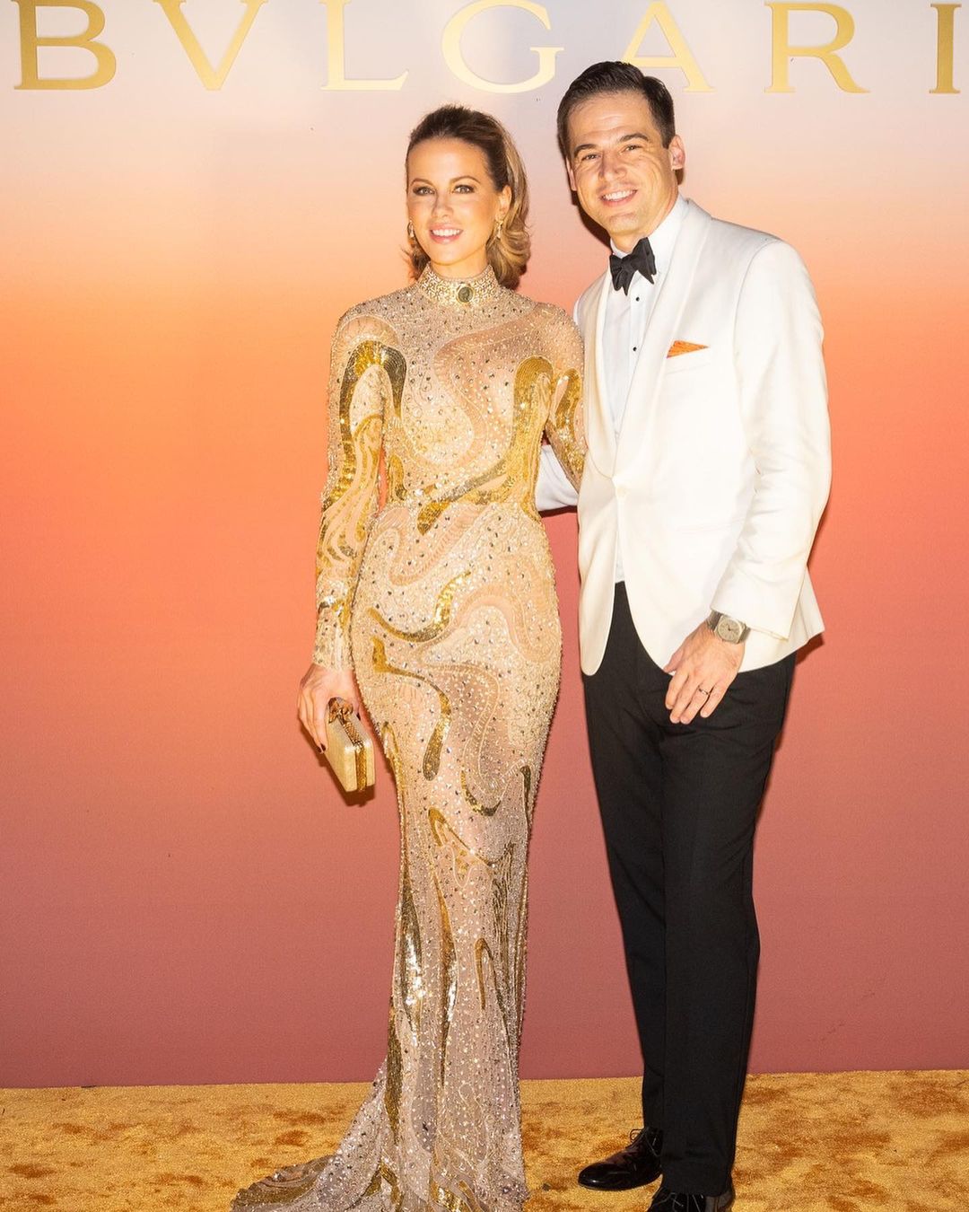 Знайдено ідеальне плаття на свята: вчимося у Кейт Бекінсейл складати розкішний образ